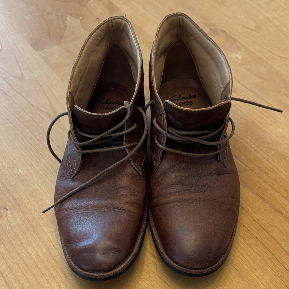 Clarks Men's Tan Leather Chukka Boots